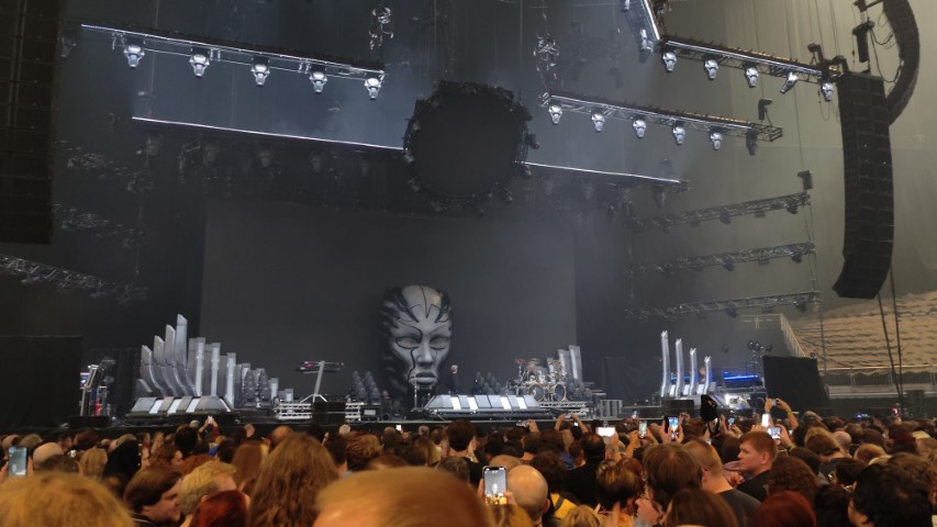 Picture of the state at the o2 Arena just before Within Temptation played their set.